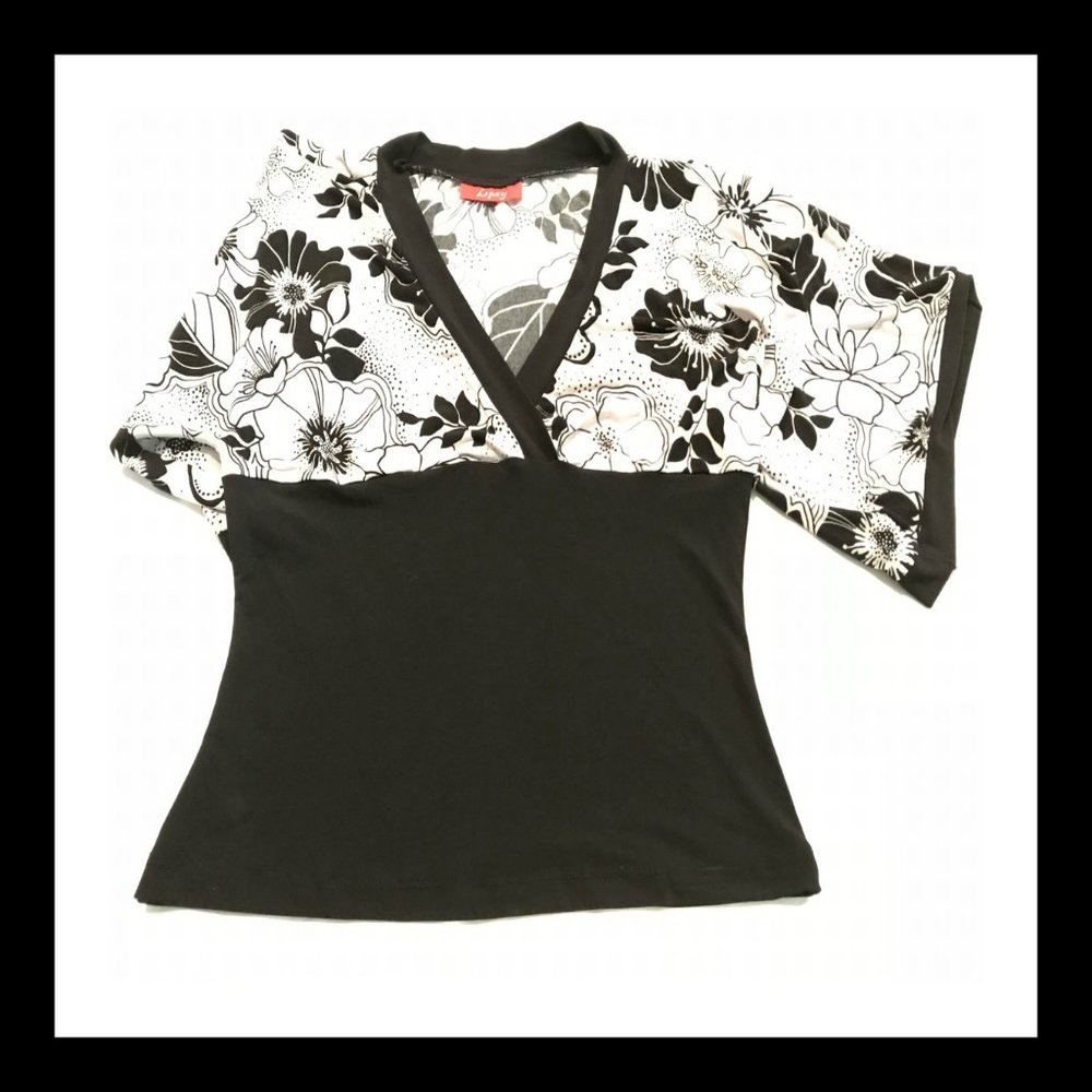 V-neck Black/White Floral Pattern Top